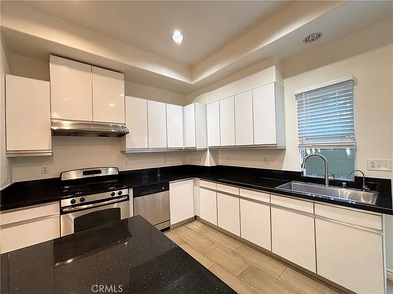 441 N Los Robles Ave #16 — Photo 7