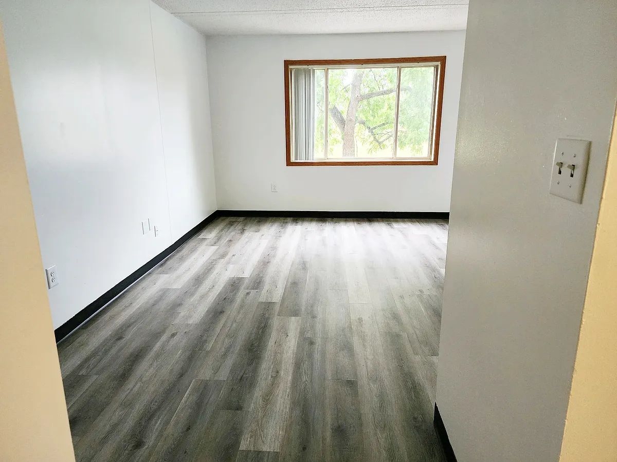 Building Photo - 610 E 4th St #37-71-12