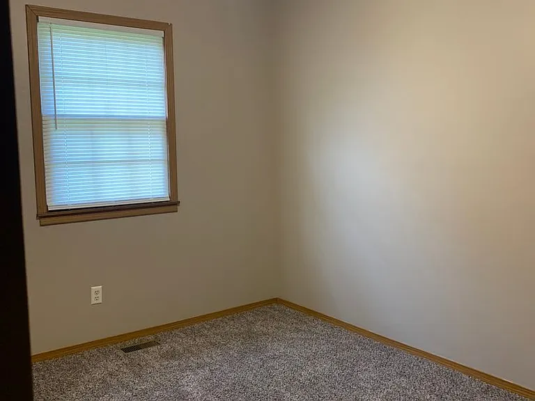 140 E Stewart St — Photo 14