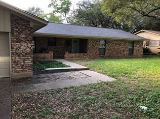 324 Chaparral Dr, Pleasanton, TX 78064