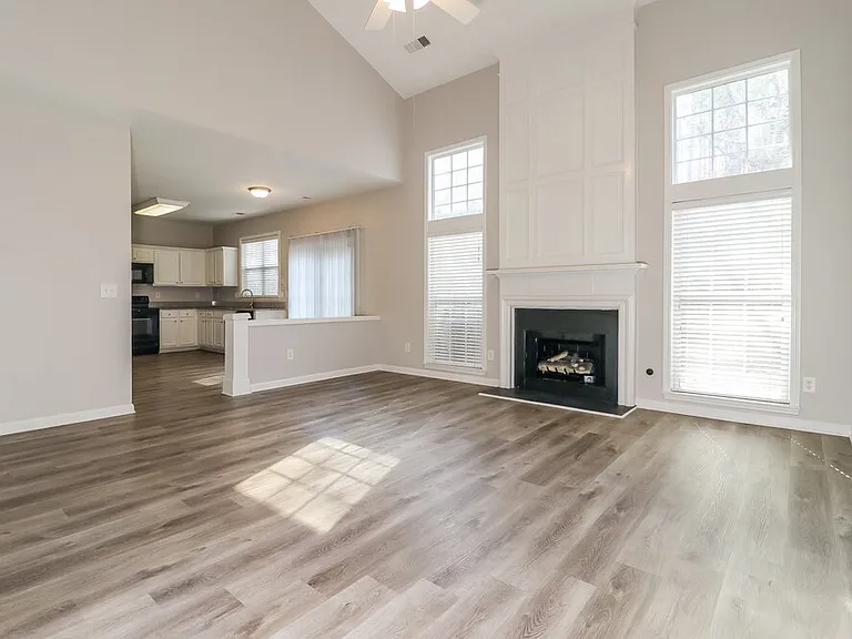 6285 Whirlaway Dr — Photo 5
