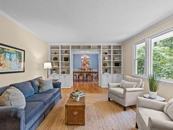 1204 Willow Dr, Chapel Hill, NC 27517