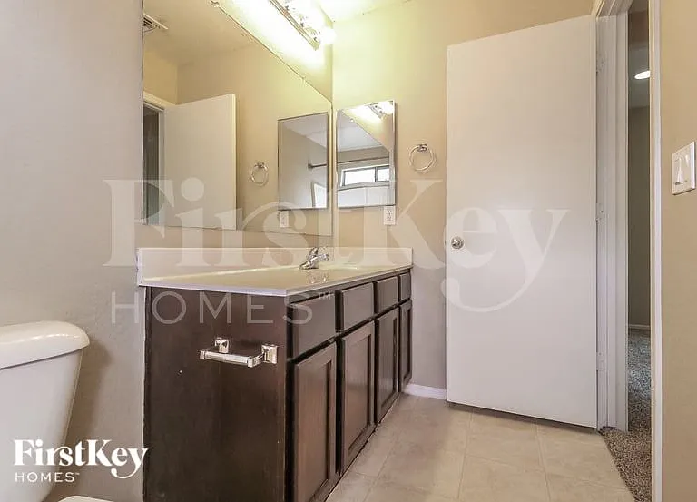 15427 W Canterbury Dr — Photo 14