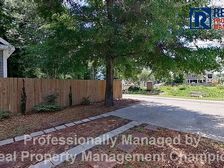 632 Brunswick St — Photo 25