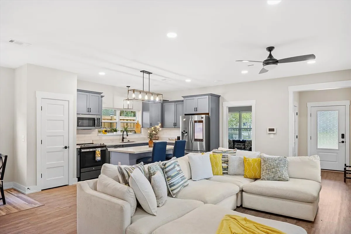 1 bed, 700 sqft, $2,400 — Photo 4