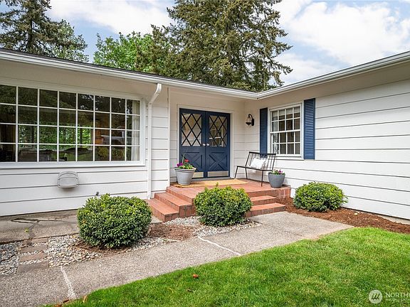 4th image of 303 E Cedar Lane