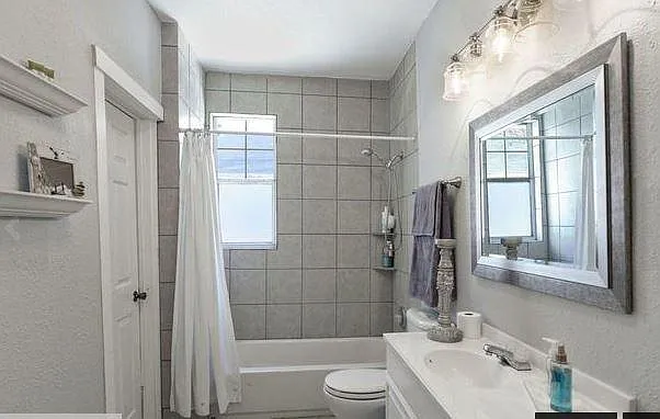 1200 W Summit Ave — Photo 6