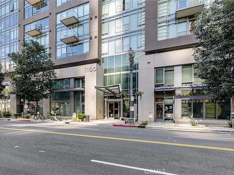 1100 S Hope St #810 — Photo 1