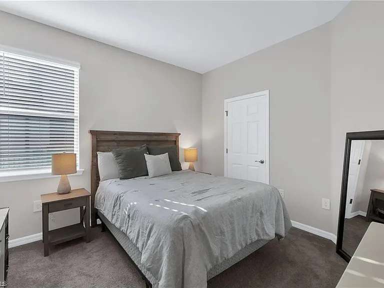 1163 S Town And River Dr — Photo 7