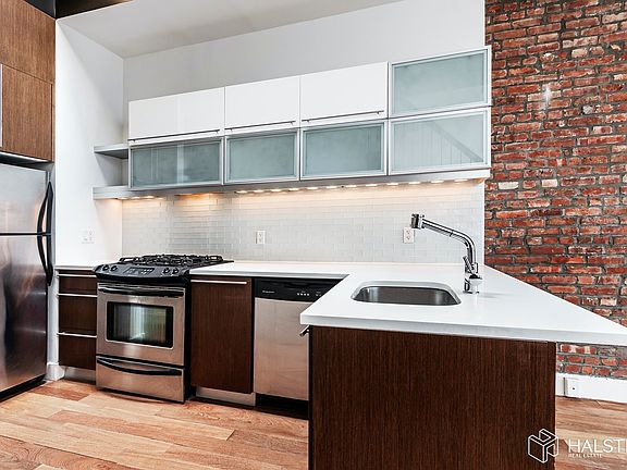 3rd image of 830 Halsey St APT 3L