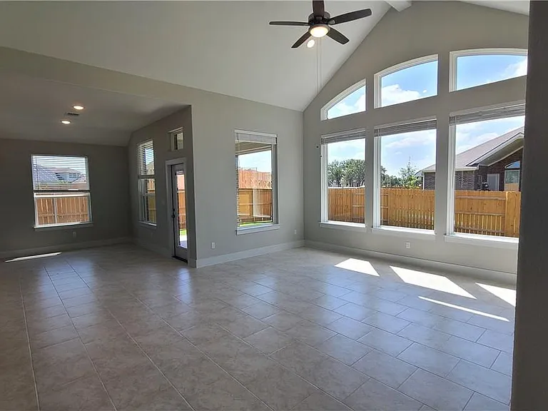 2116 Palmera Ridge Blvd — Photo 4
