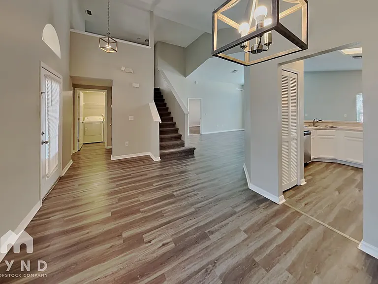 8655 Wellington Loop — Photo 10
