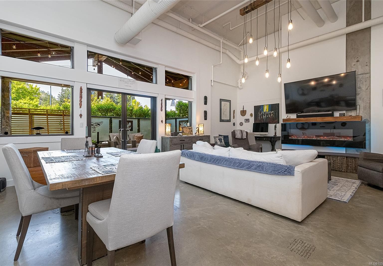 2049 Country Club Way #106