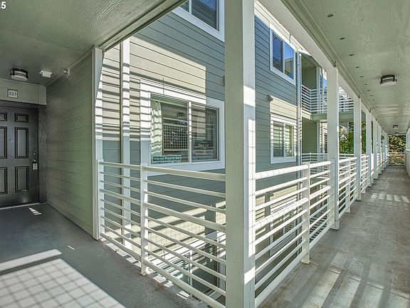 3rd image of 223 N Hayden Bay Dr