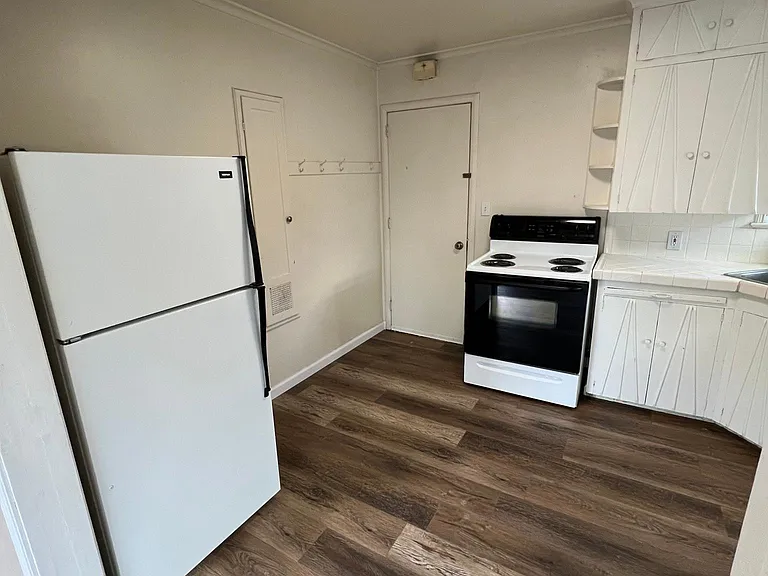355 W 11th St #1 — Photo 3