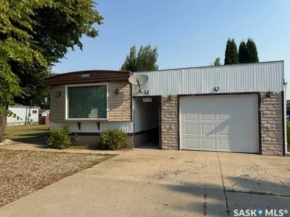 710 5th Avenue W, Melville, SK S0A 2P0