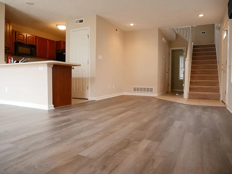 2617 E Oaklawn Ct — Photo 4