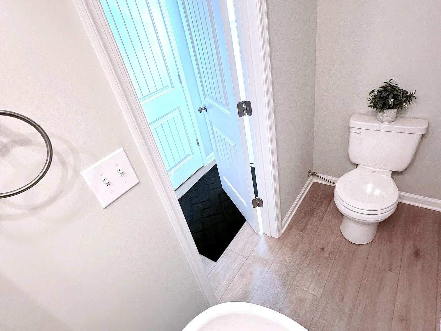 3 bed, 2.5 bath, 1900 sqft, $2,500 — Photo 4