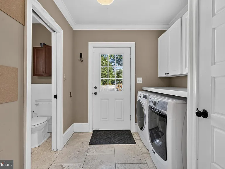 21 E Redman Ave — Photo 37