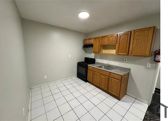809 Summer Ave #1 — Photo 1