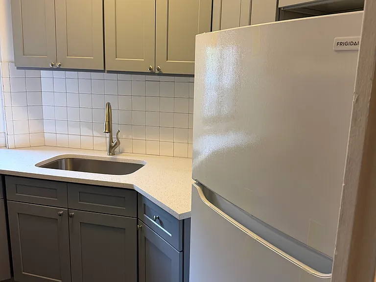 1925 McGraw Ave #MB — Photo 3