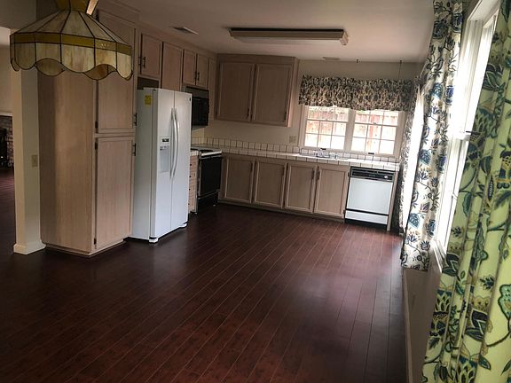 3rd image of 893 Kozera Dr