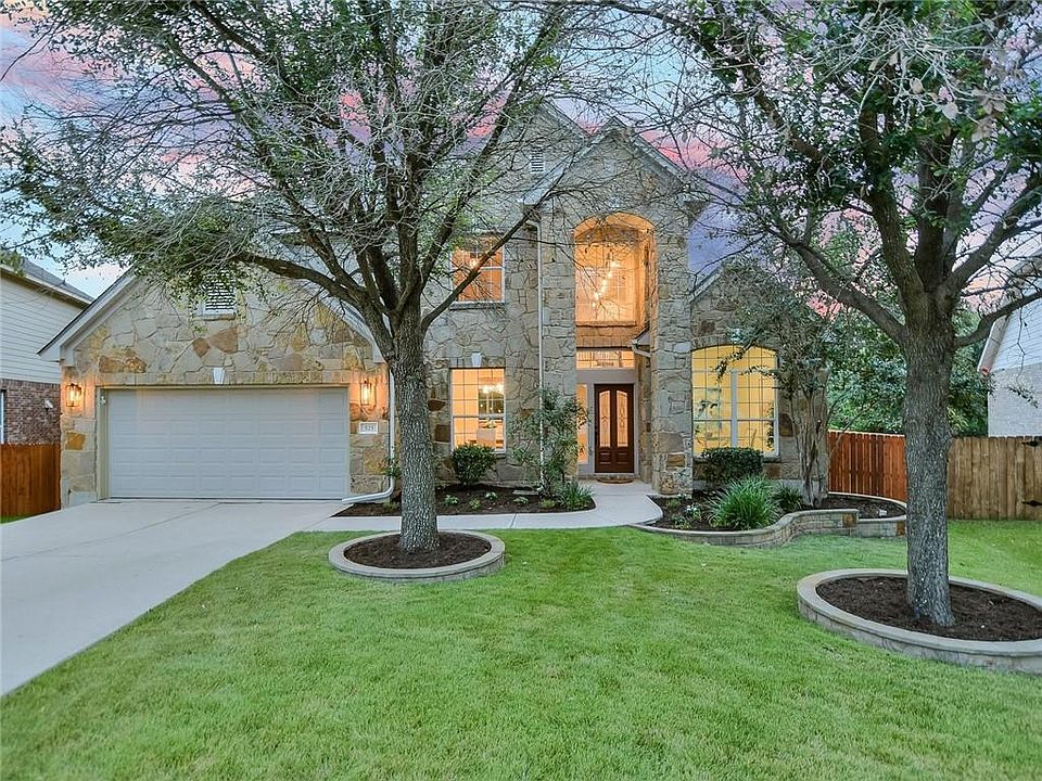 1st image of 525 Fallen Oaks Dr