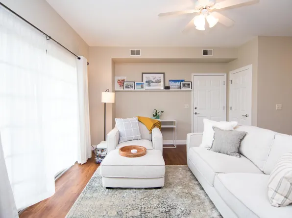 465 N 1st Ave, Iowa City, IA 52245