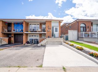 3926 Midhurst Ln, Mississauga, ON L4Z 1C7