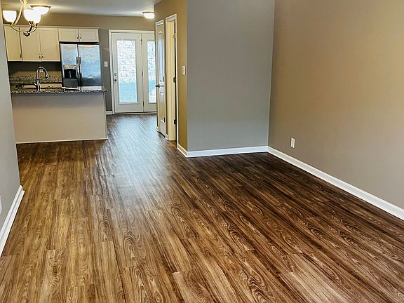 2nd image of 955 Big Sky Dr #Y