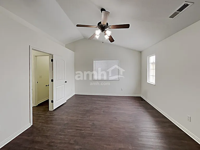 7506 N Addison Ave — Photo 8