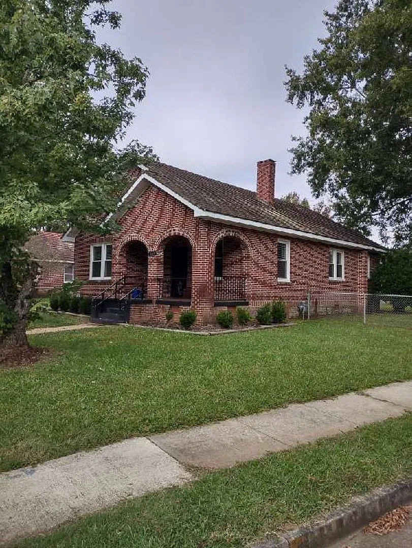 100 Eastman St. — Photo 2