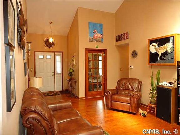 5th image of 7258 Leafcrest Ln