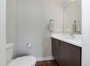 1025 Walnut Way, Oak Park, IL 60302
