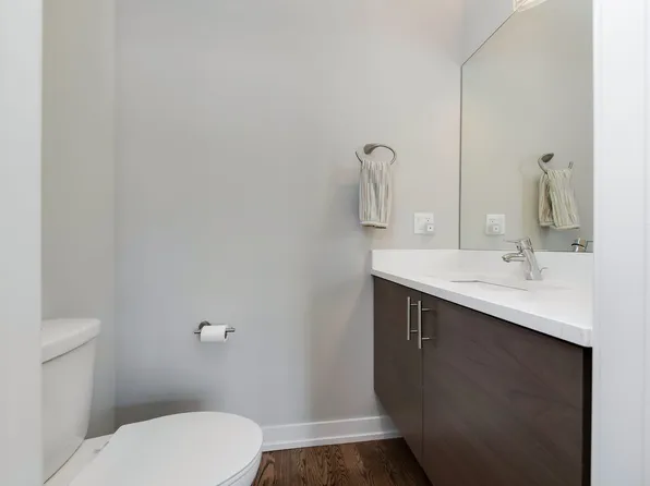 1025 Walnut Way, Oak Park, IL 60302