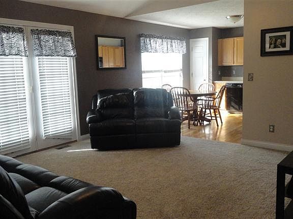 2nd image of 3007 Laura Lee Ln
