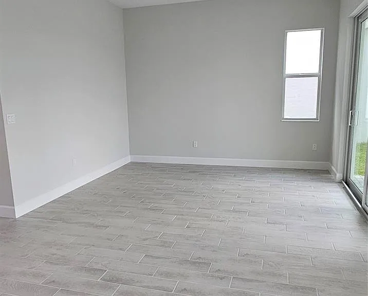 5461 Empire Dr — Photo 11