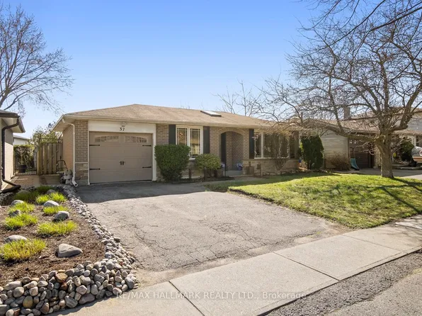 37 Lewin Cres, Ajax, ON L1S 3A2