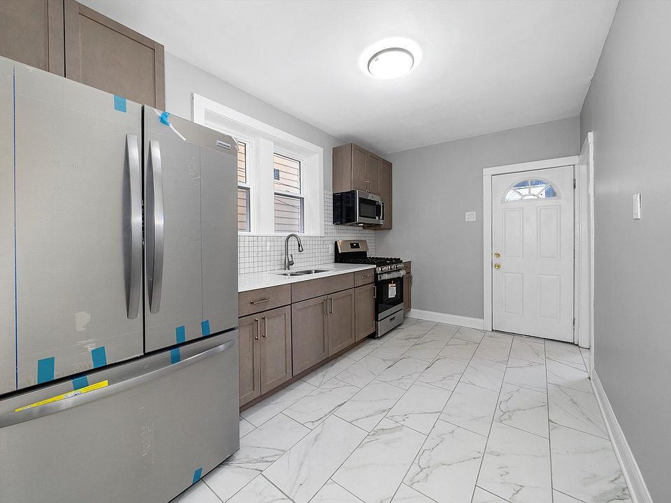 Kitchen (2 of 2)