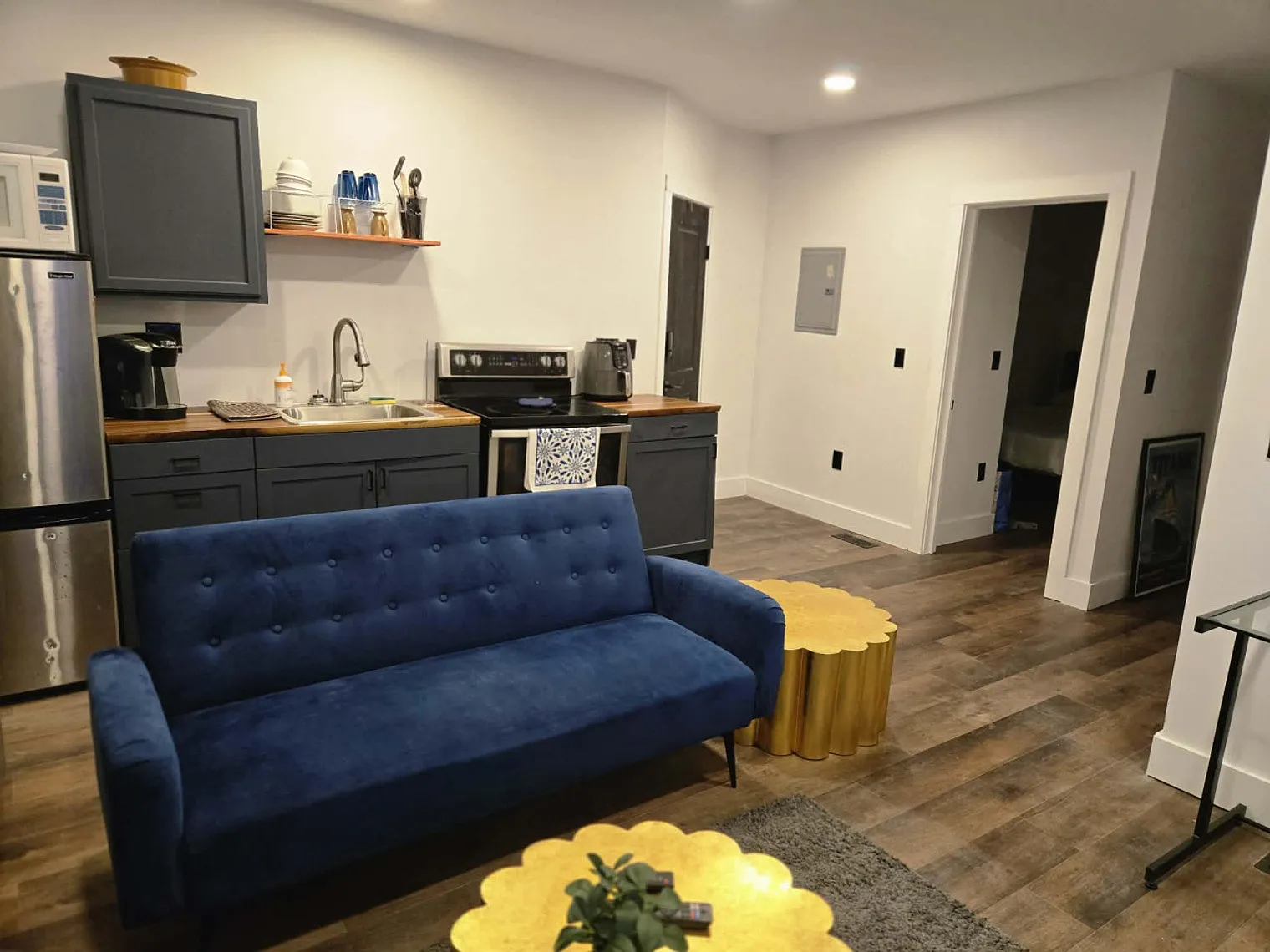 2 bed, 1.0 bath, $2,846 — Photo 2