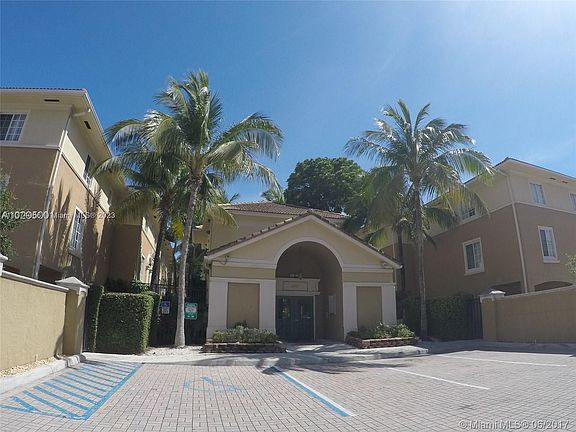3rd image of 2821 NE 185th St APT 401