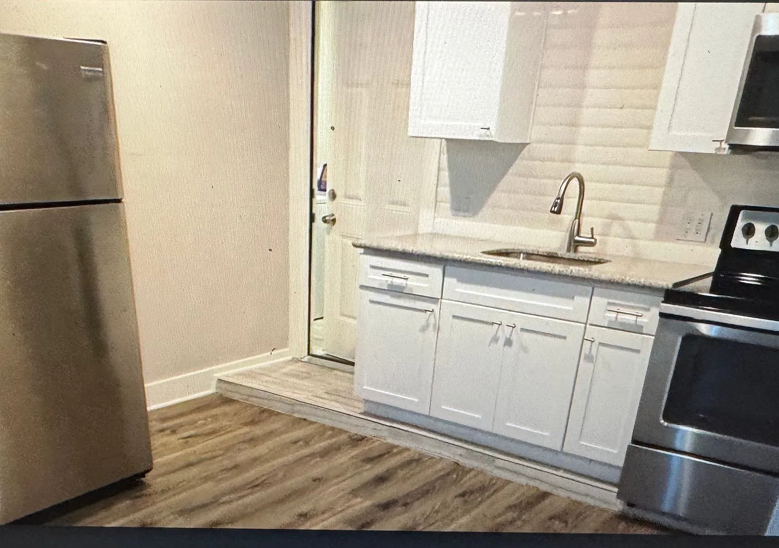 Updated one bedroom garage apartment — Photo 2