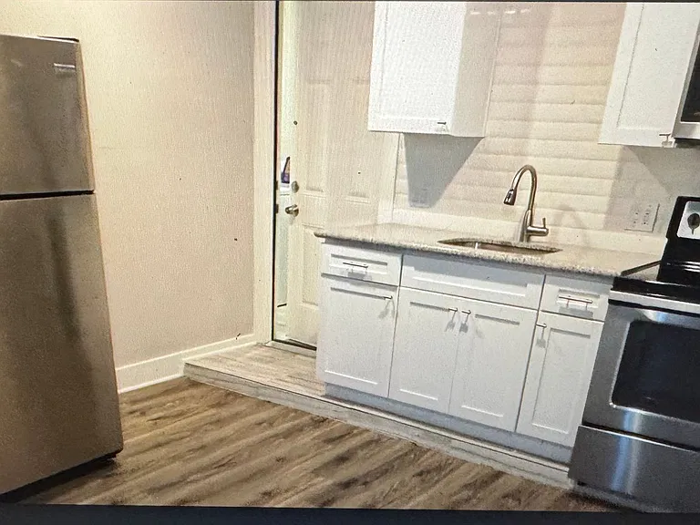 2326 Deadwood Dr #B — Photo 2