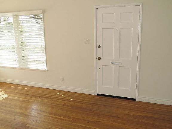 5th image of 2458 Oak St APT 1