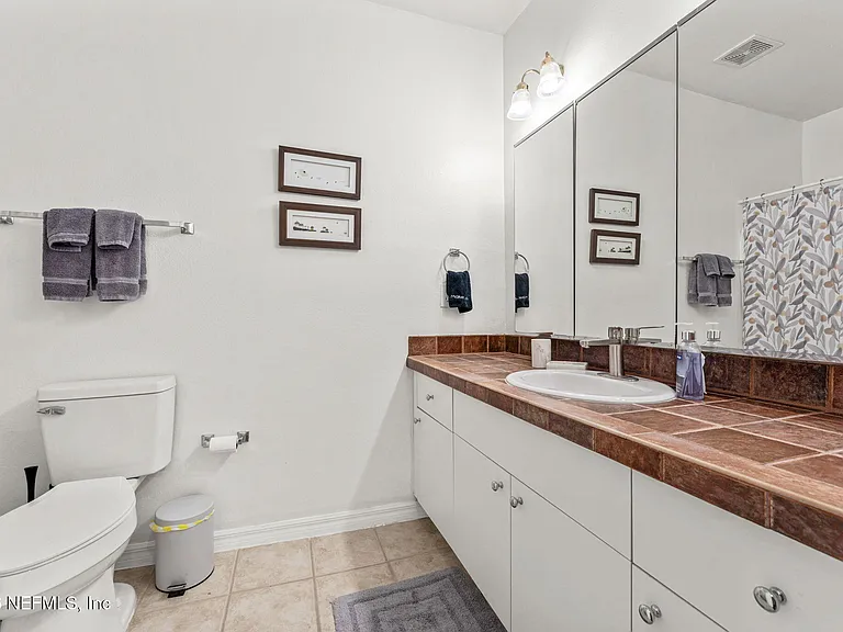 343 E Church St — Photo 10