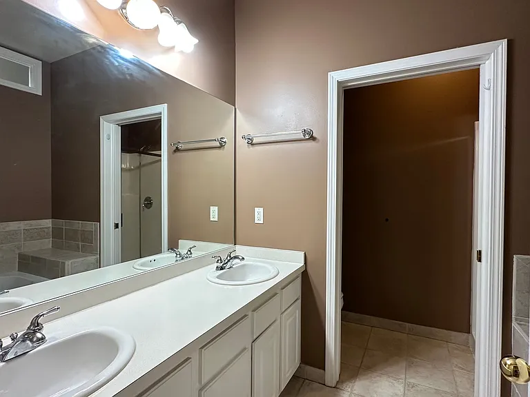 5555 Woodruff Shore Dr — Photo 44