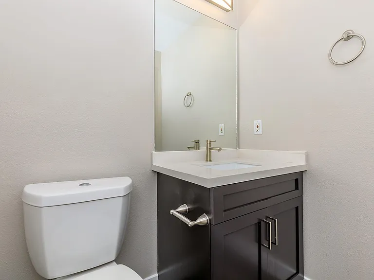 Bellecour Way Apartment Homes — Photo 39
