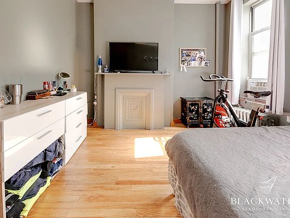 3rd image of 346 E 65th St APT 4B