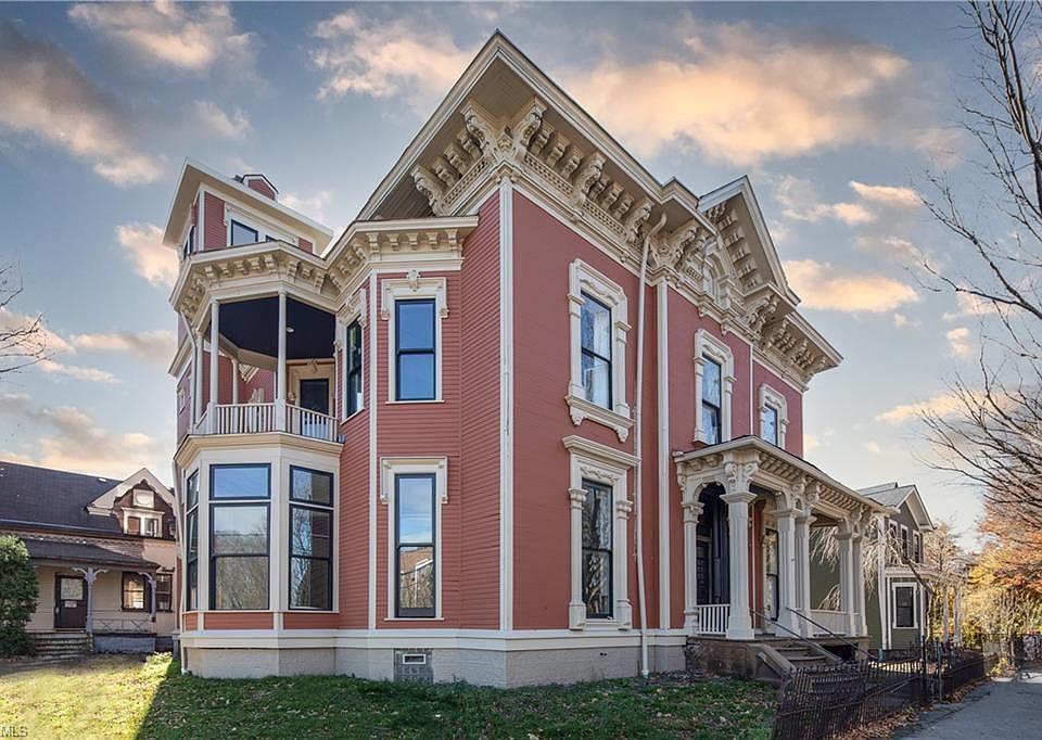 1st image of 3801 Franklin Blvd #104
