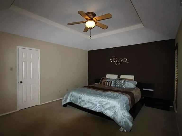 549 Raintree Cir — Photo 8